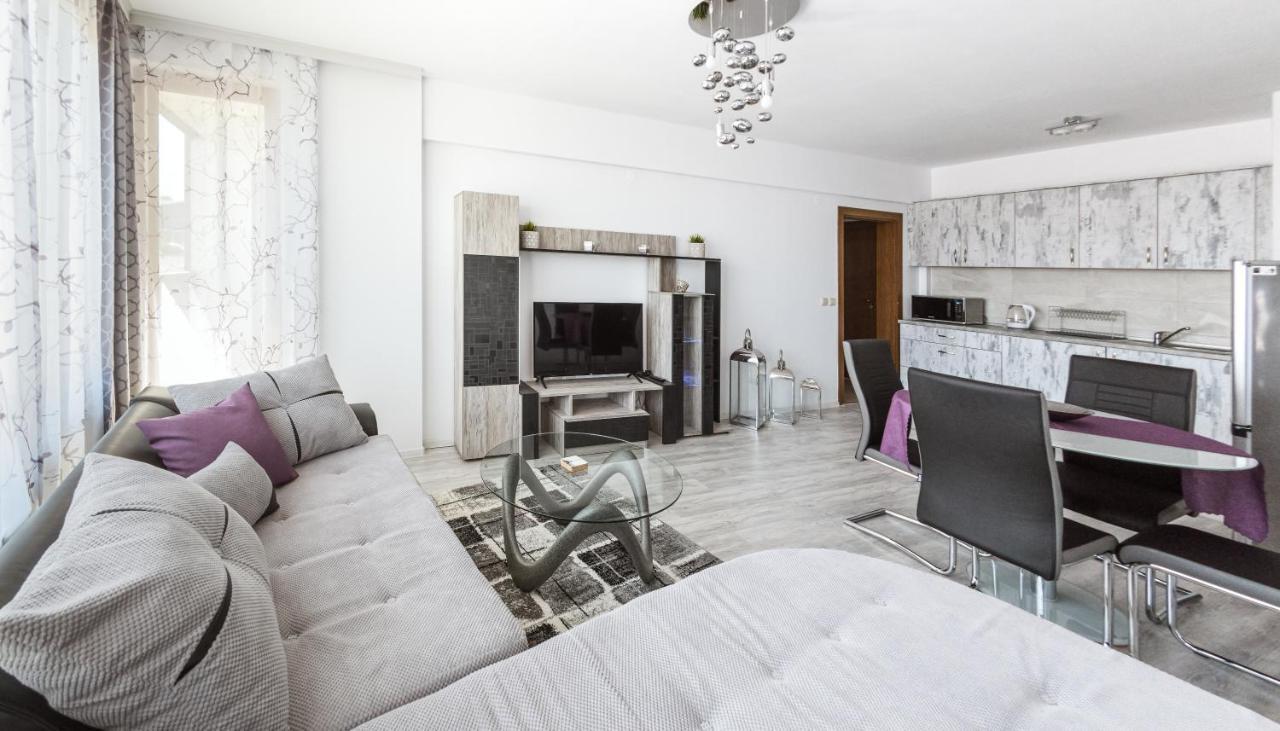 Next To Gondola. Cosy & Elegant 2 Bedroom In Neon Complex דירה