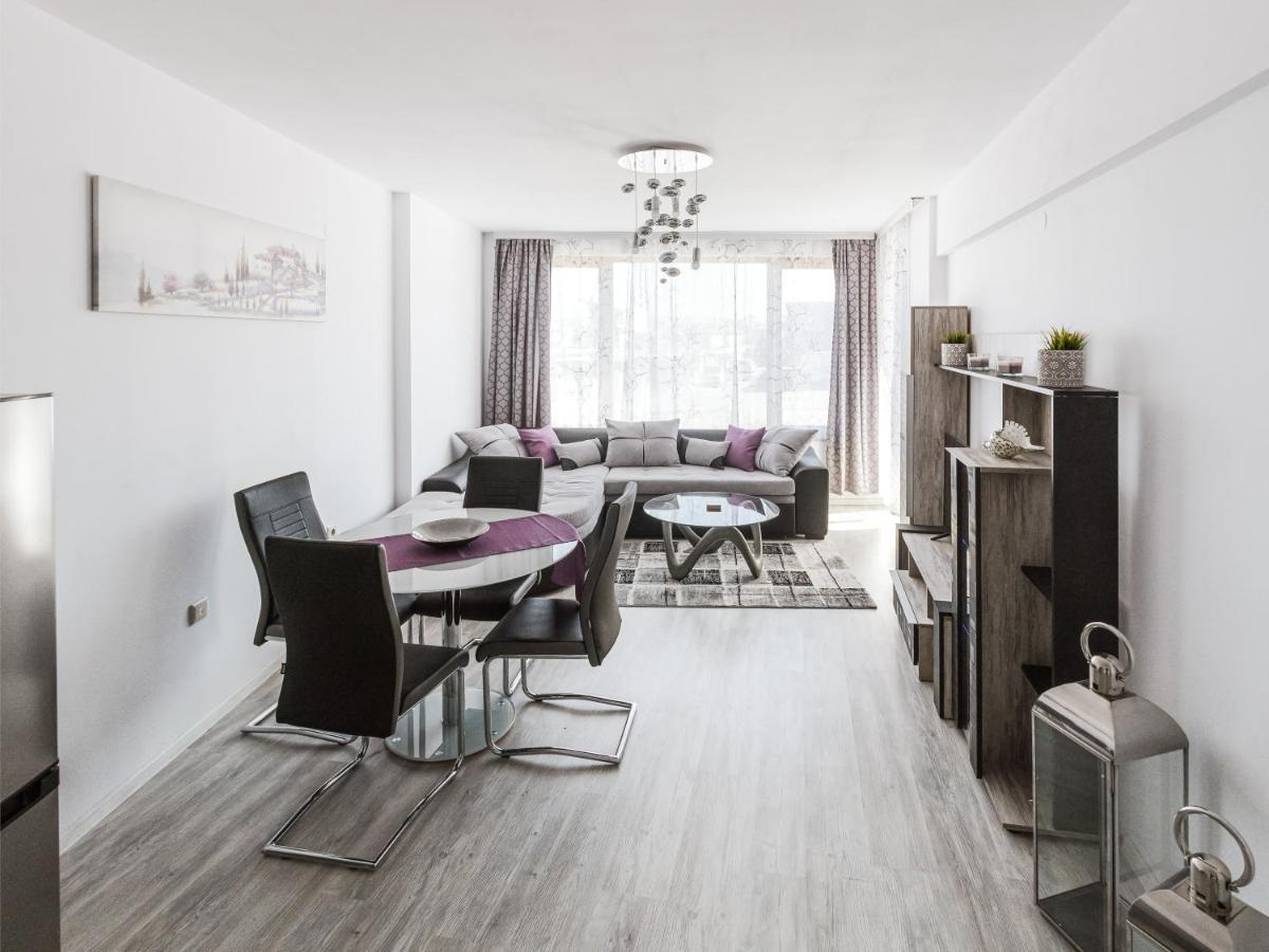 Next To Gondola. Cosy & Elegant 2 Bedroom In Neon Complex דירה