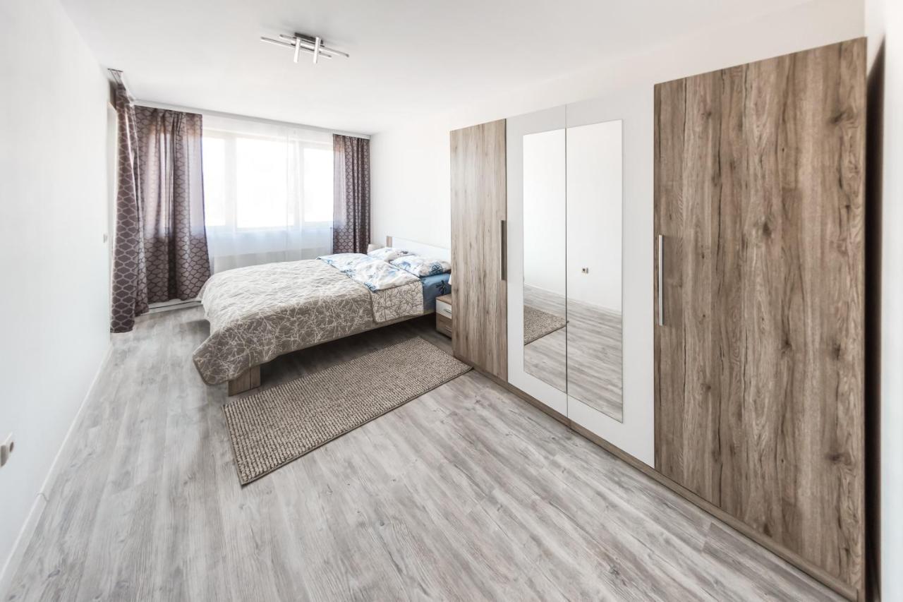 Next To Gondola. Cosy & Elegant 2 Bedroom In Neon Complex